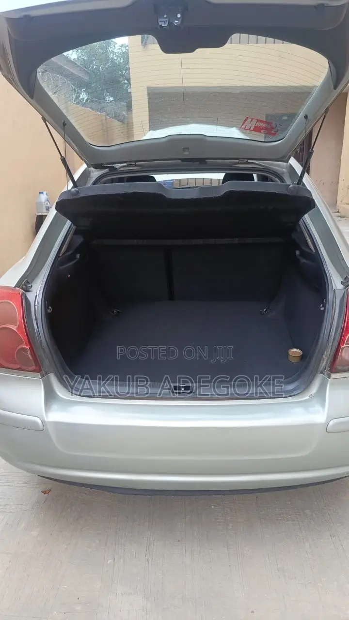 Toyota Avensis 2005 Silver