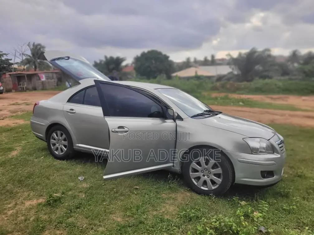 Toyota Avensis 2005 Silver