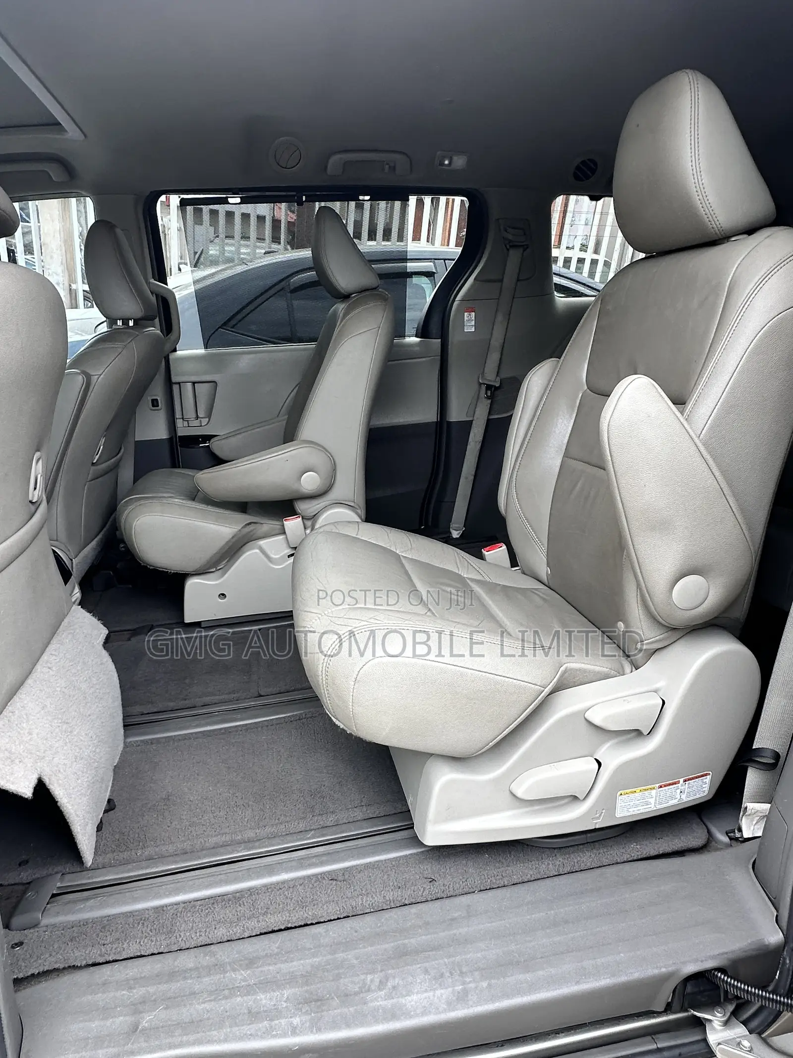 Toyota Sienna XLE 7-Passenger 4dr Minivan AWD (3.5L 6cyl 6A) 2015 Gold