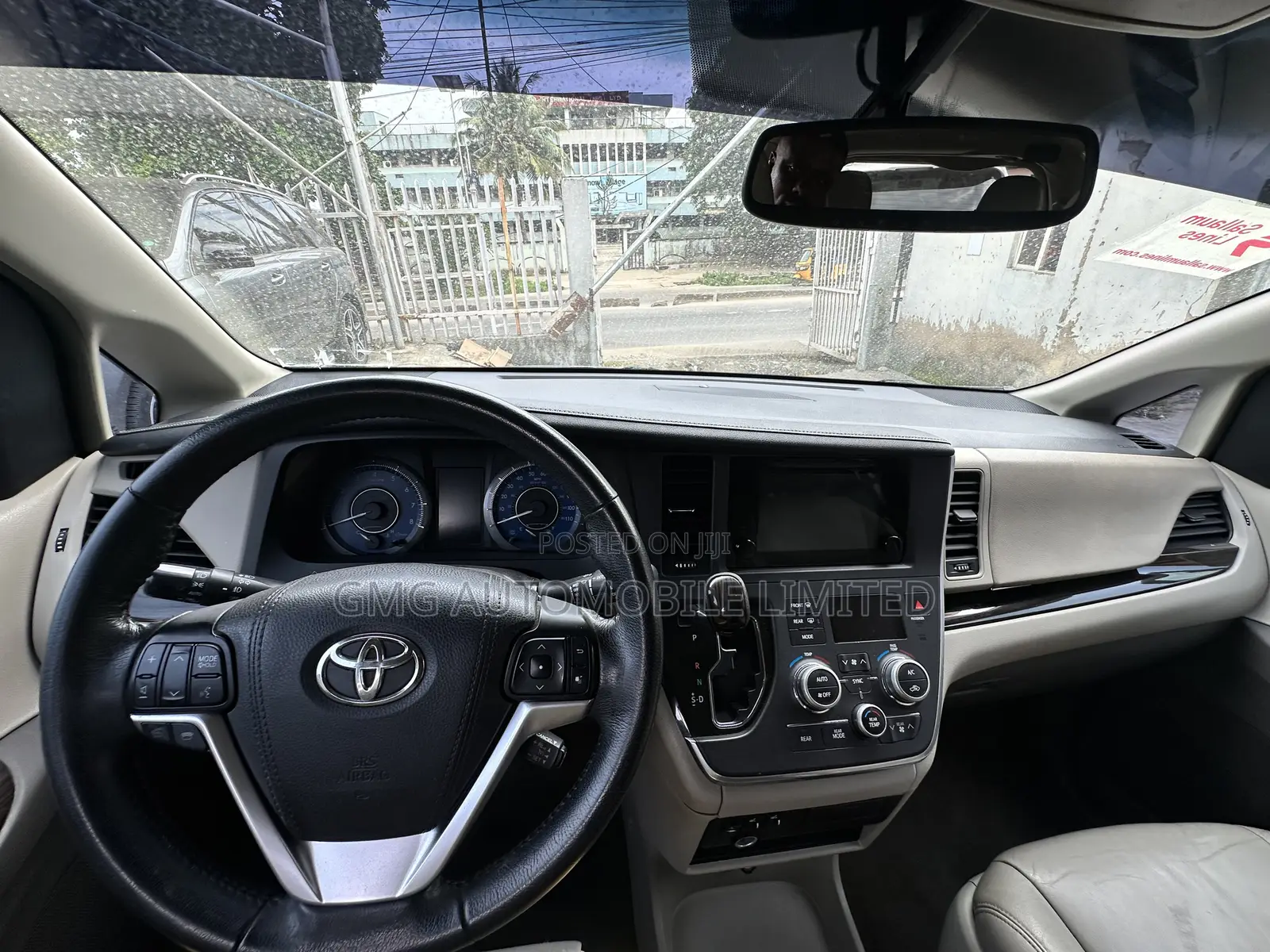 Toyota Sienna XLE 7-Passenger 4dr Minivan AWD (3.5L 6cyl 6A) 2015 Gold