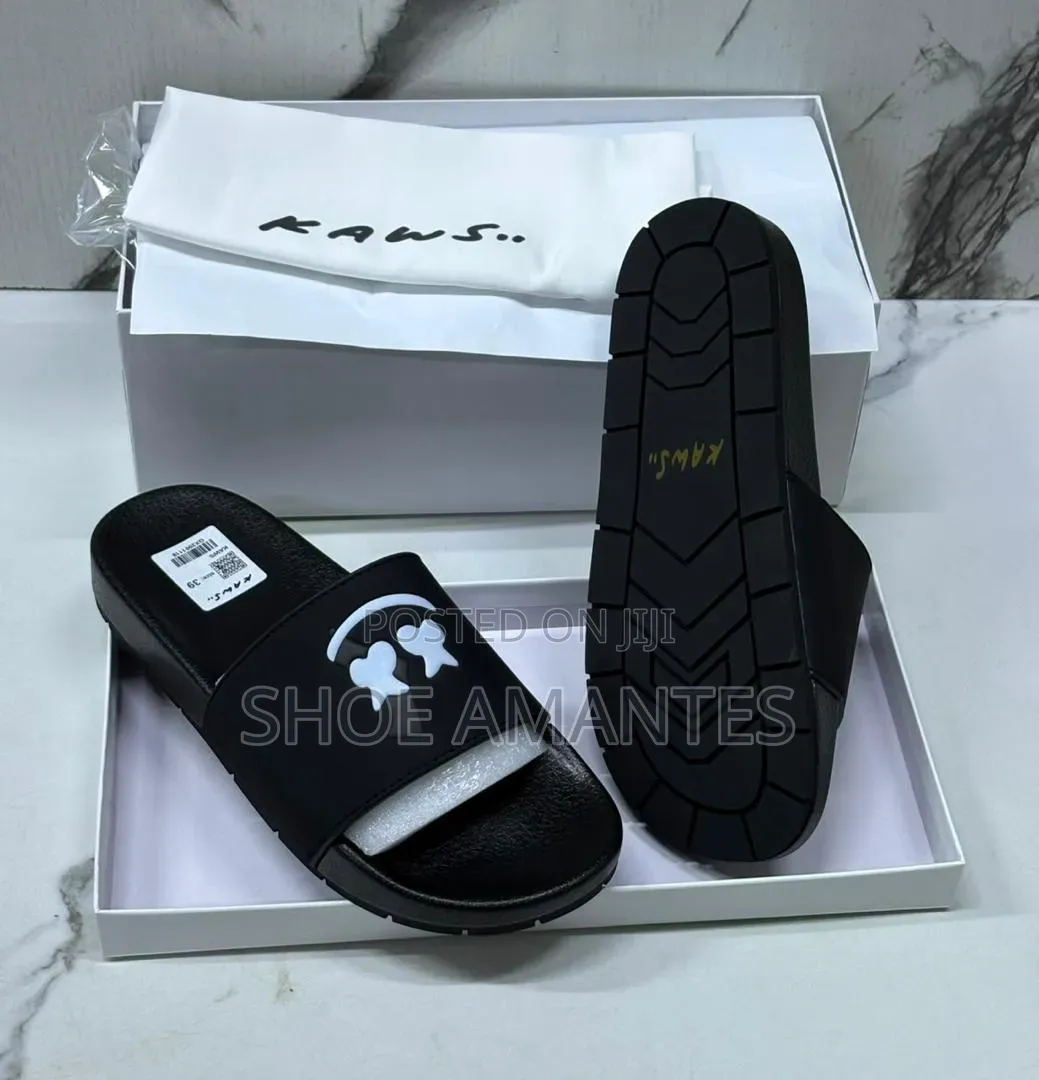 Luxury Kenneth Cole Slides