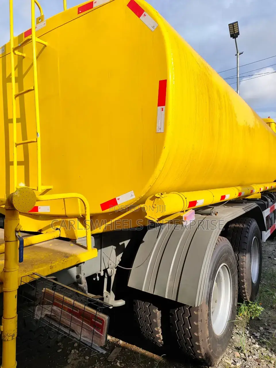 Brand New Water/Diesel Howo Tank.