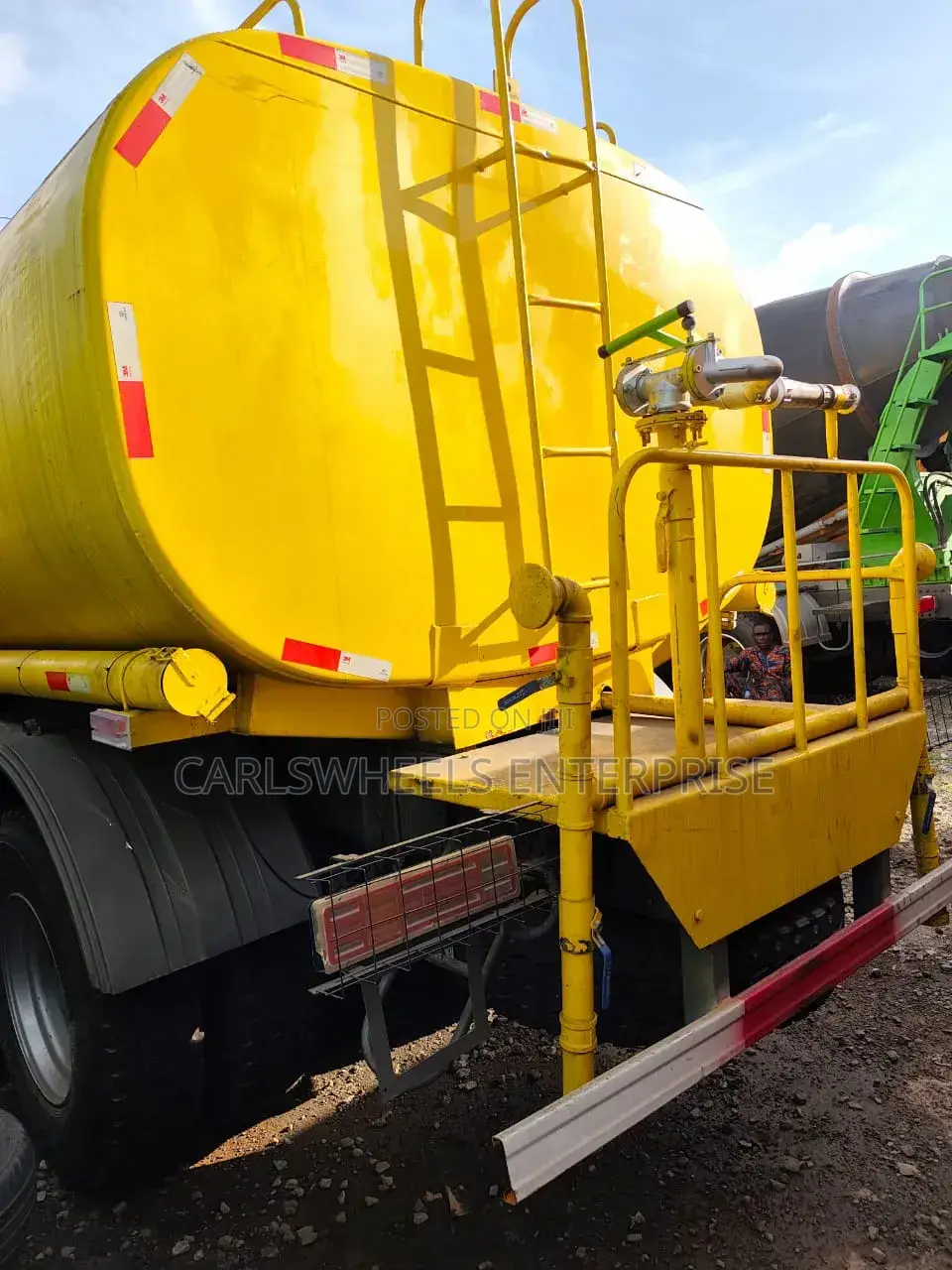Brand New Water/Diesel Howo Tank.