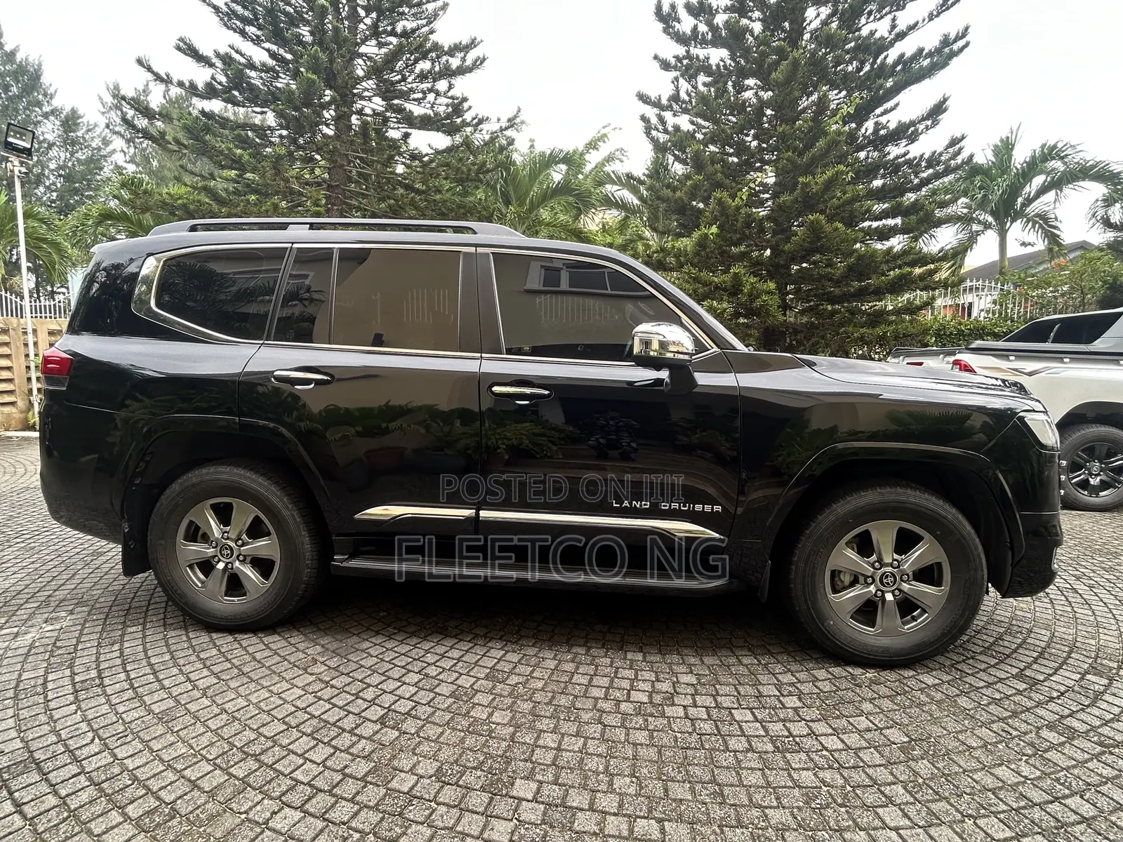 Toyota Land Cruiser LC300 2024 Black