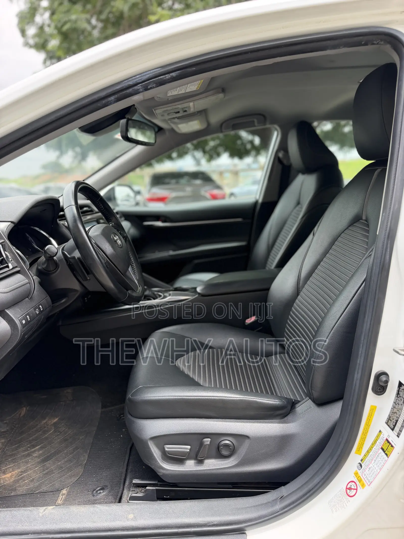 Toyota Camry SE (2.5L 4cyl 8A) 2019 White