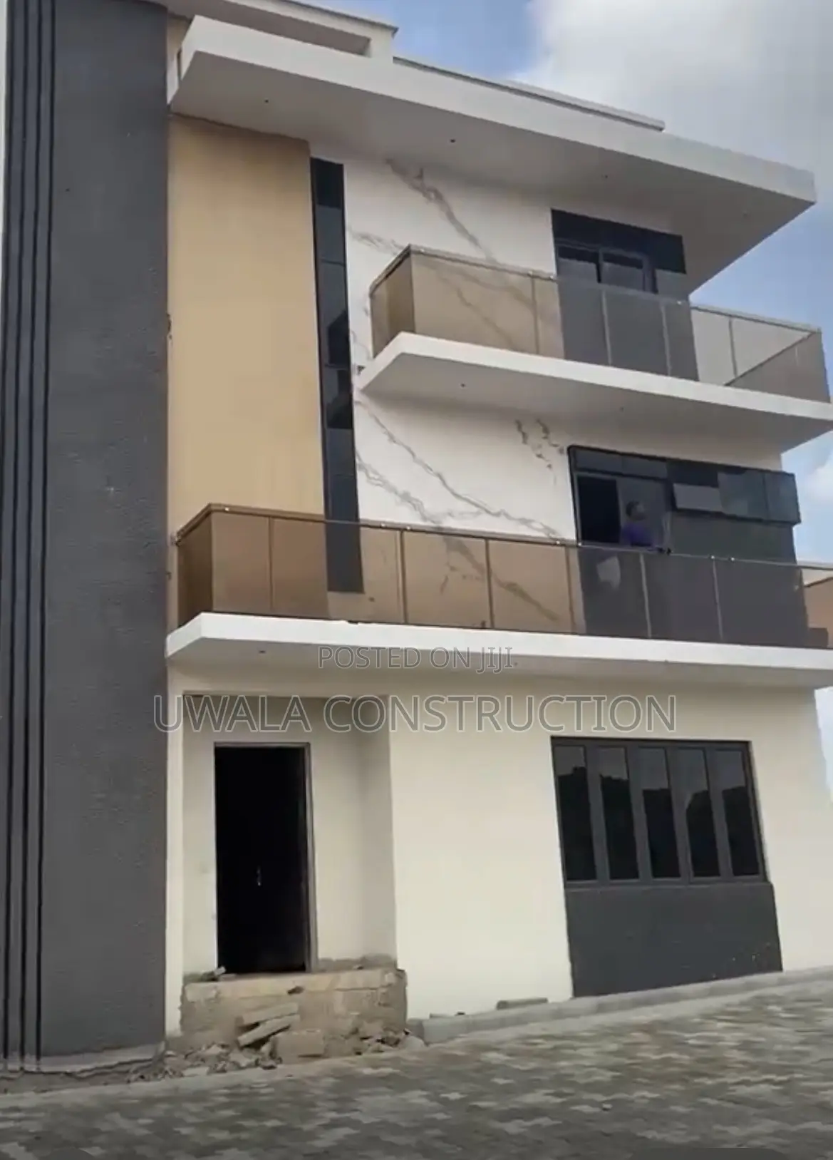 6bdrm Duplex in Guzape District for sale