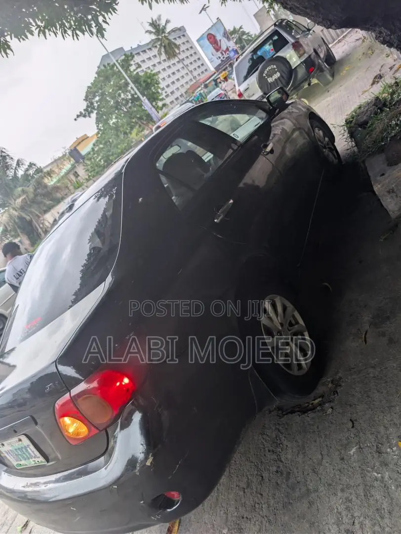 Toyota Corolla LE 4dr Sedan (1.8L 4cyl 4A) 2010 Black