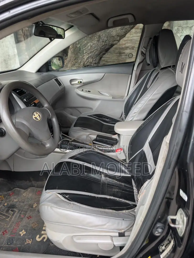 Toyota Corolla LE 4dr Sedan (1.8L 4cyl 4A) 2010 Black