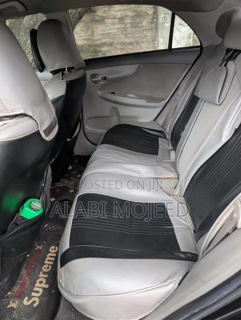 Toyota Corolla LE 4dr Sedan (1.8L 4cyl 4A) 2010 Black