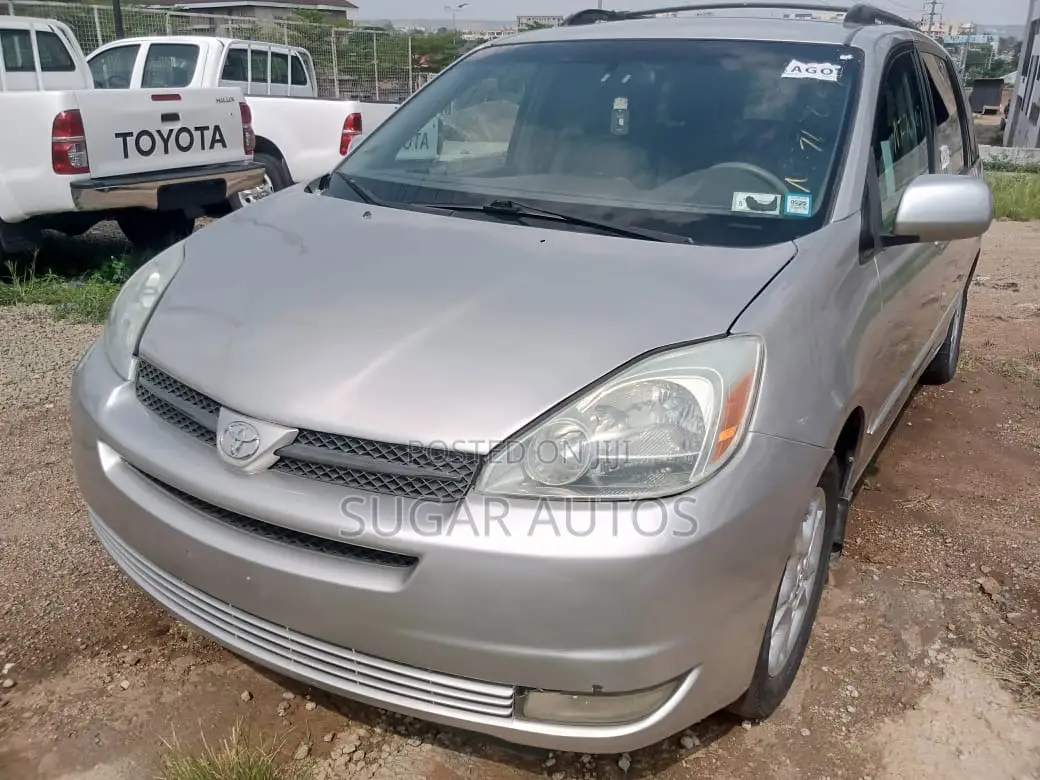 Toyota Sienna XLE AWD (3.3L V6 5A) 2004 Silver