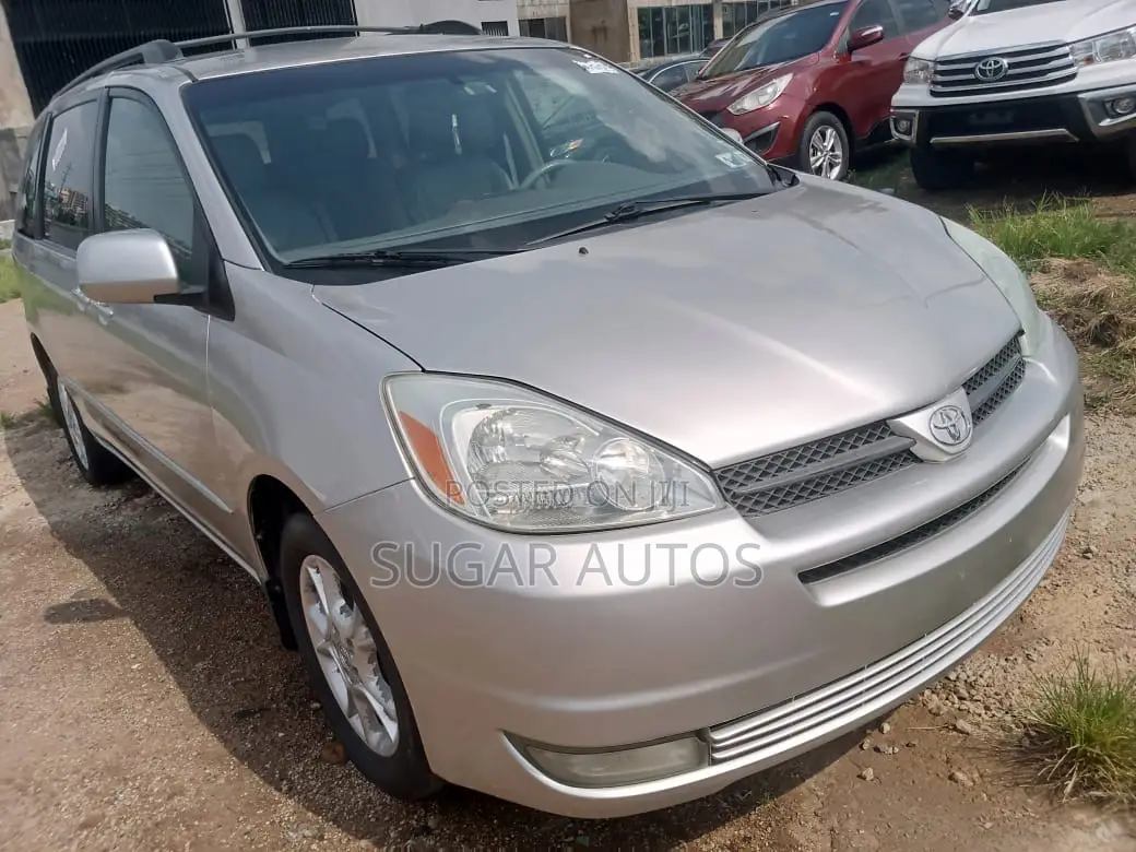 Toyota Sienna XLE AWD (3.3L V6 5A) 2004 Silver
