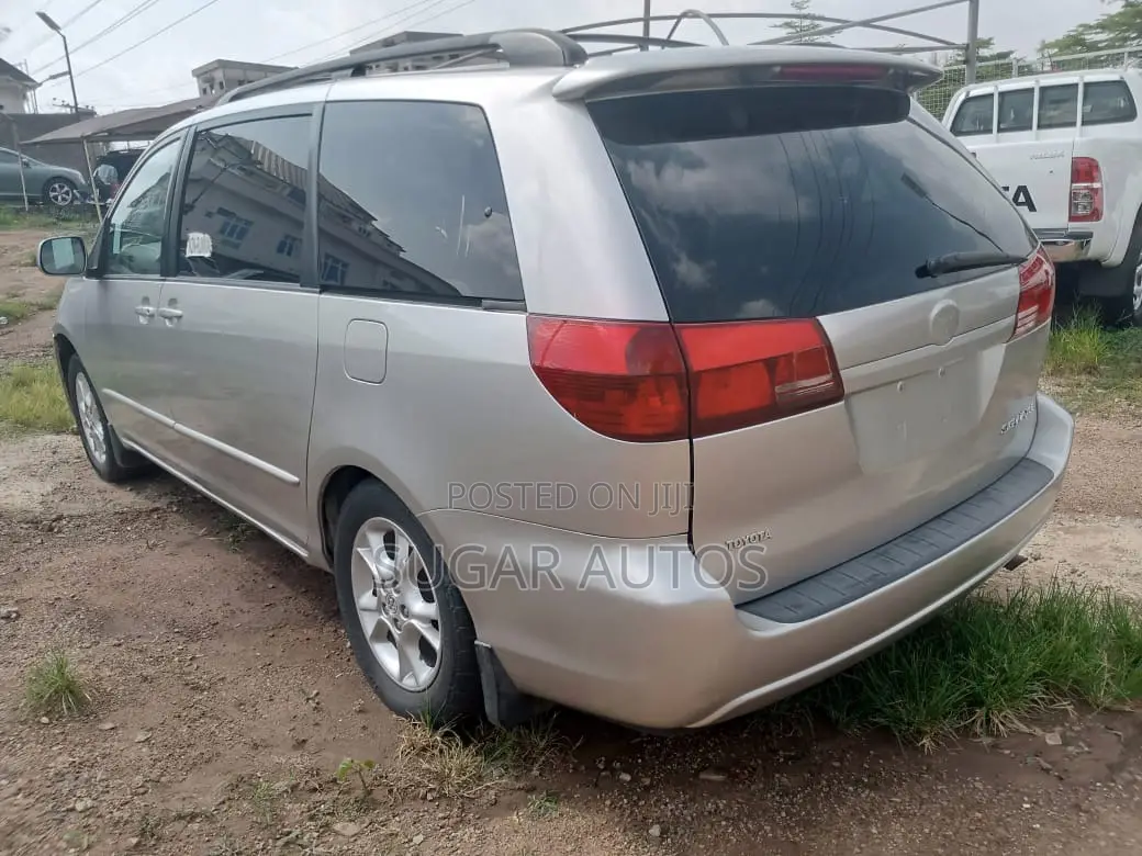 Toyota Sienna XLE AWD (3.3L V6 5A) 2004 Silver