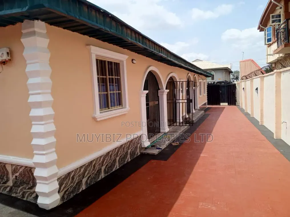Building Contractor and Site Supervision
