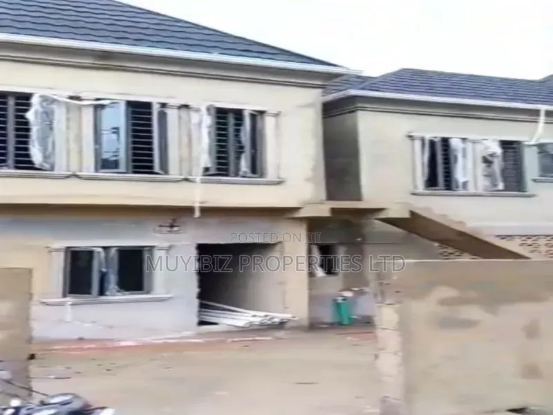 Building Contractor and Site Supervision