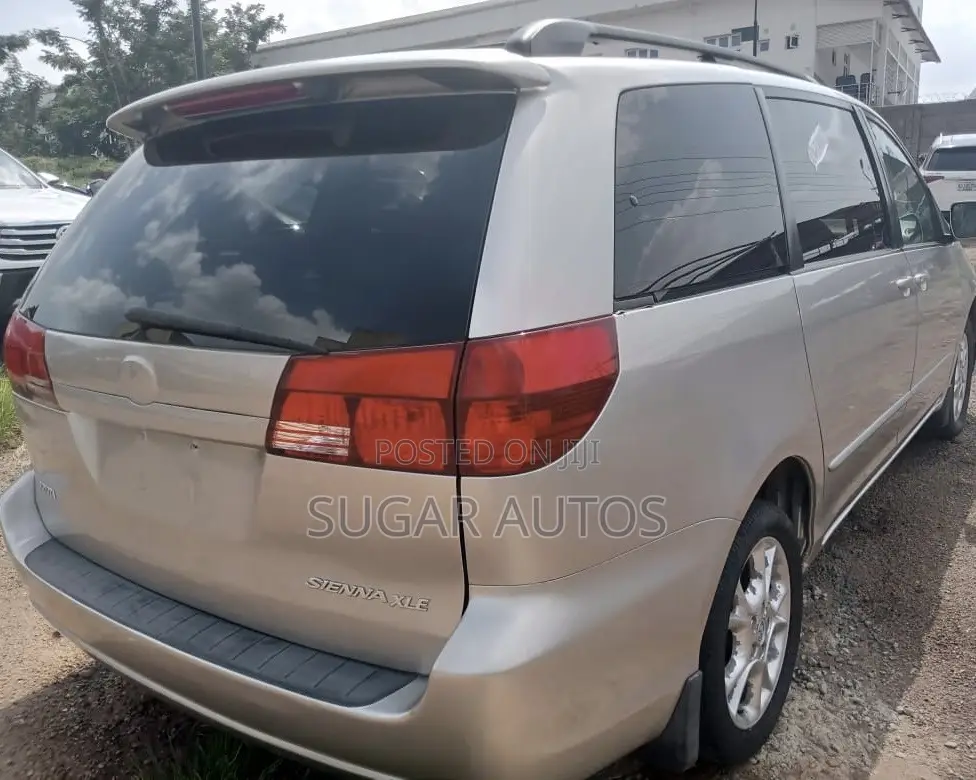 Toyota Sienna XLE AWD (3.3L V6 5A) 2004 Silver