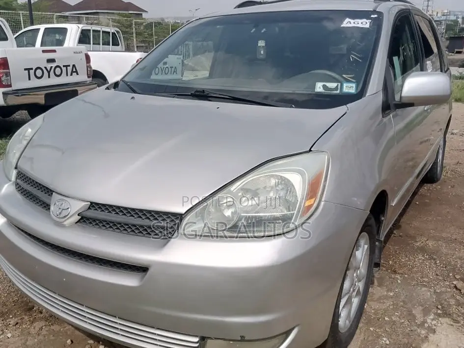 Toyota Sienna XLE AWD (3.3L V6 5A) 2004 Silver