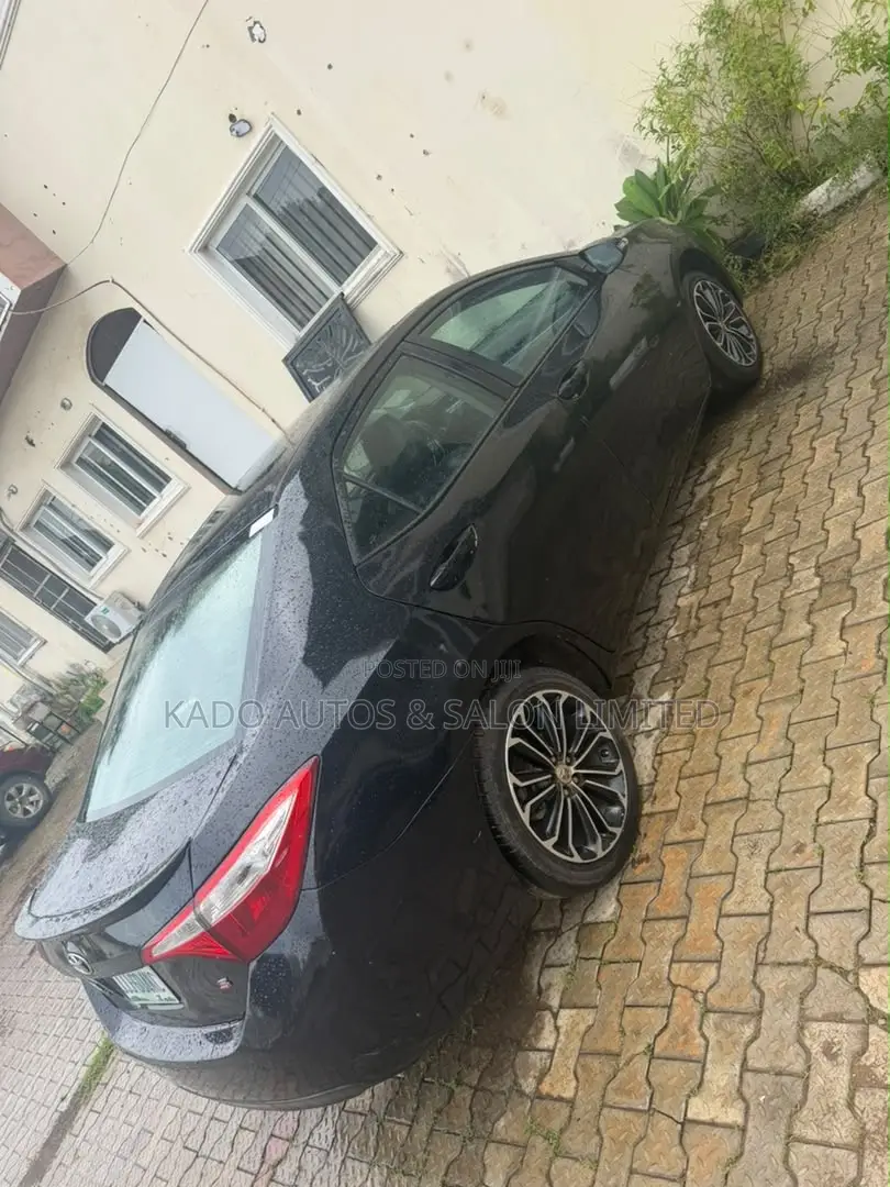Toyota Corolla 2016 Black