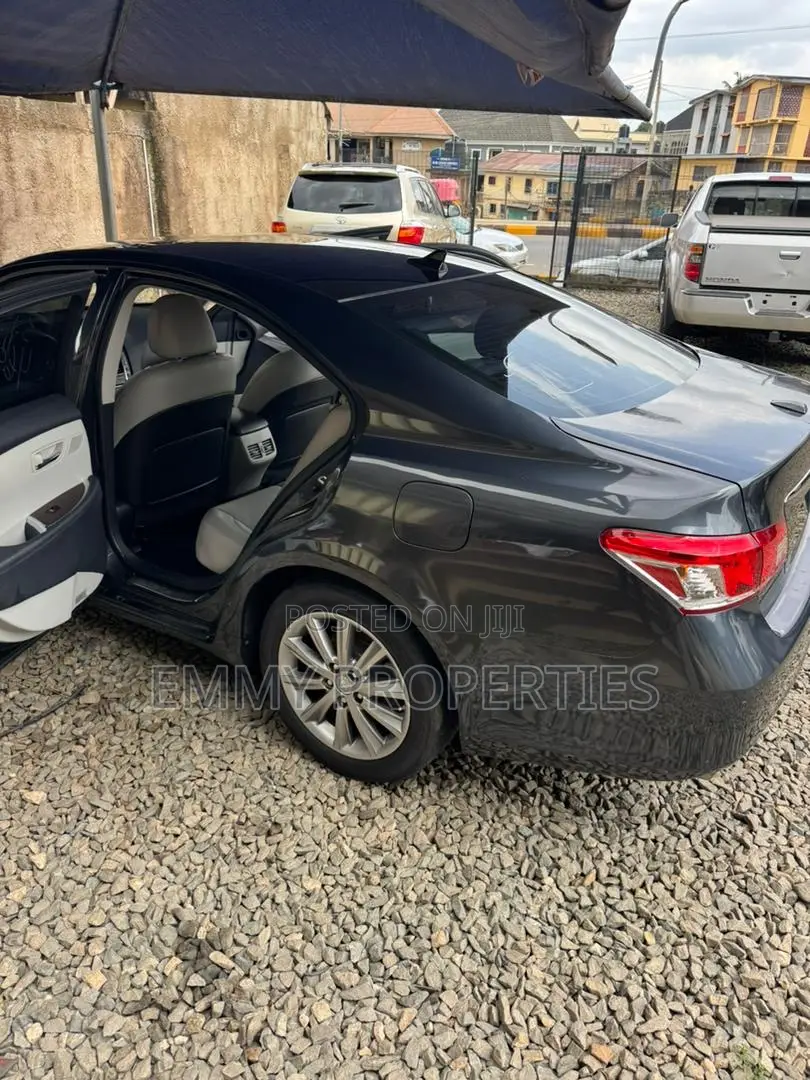 Lexus ES 2012 Gray