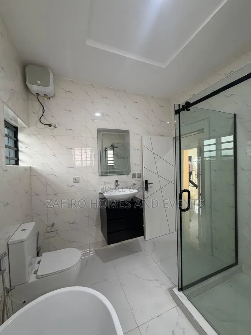 5bdrm Duplex in Blue Gate, Oluyole for sale