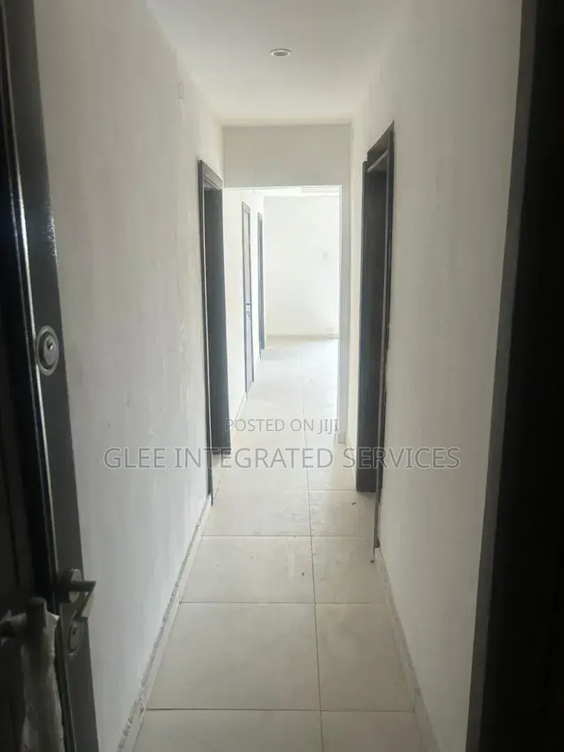 3bdrm Apartment in Adekunle Kuye, Adelabu for rent