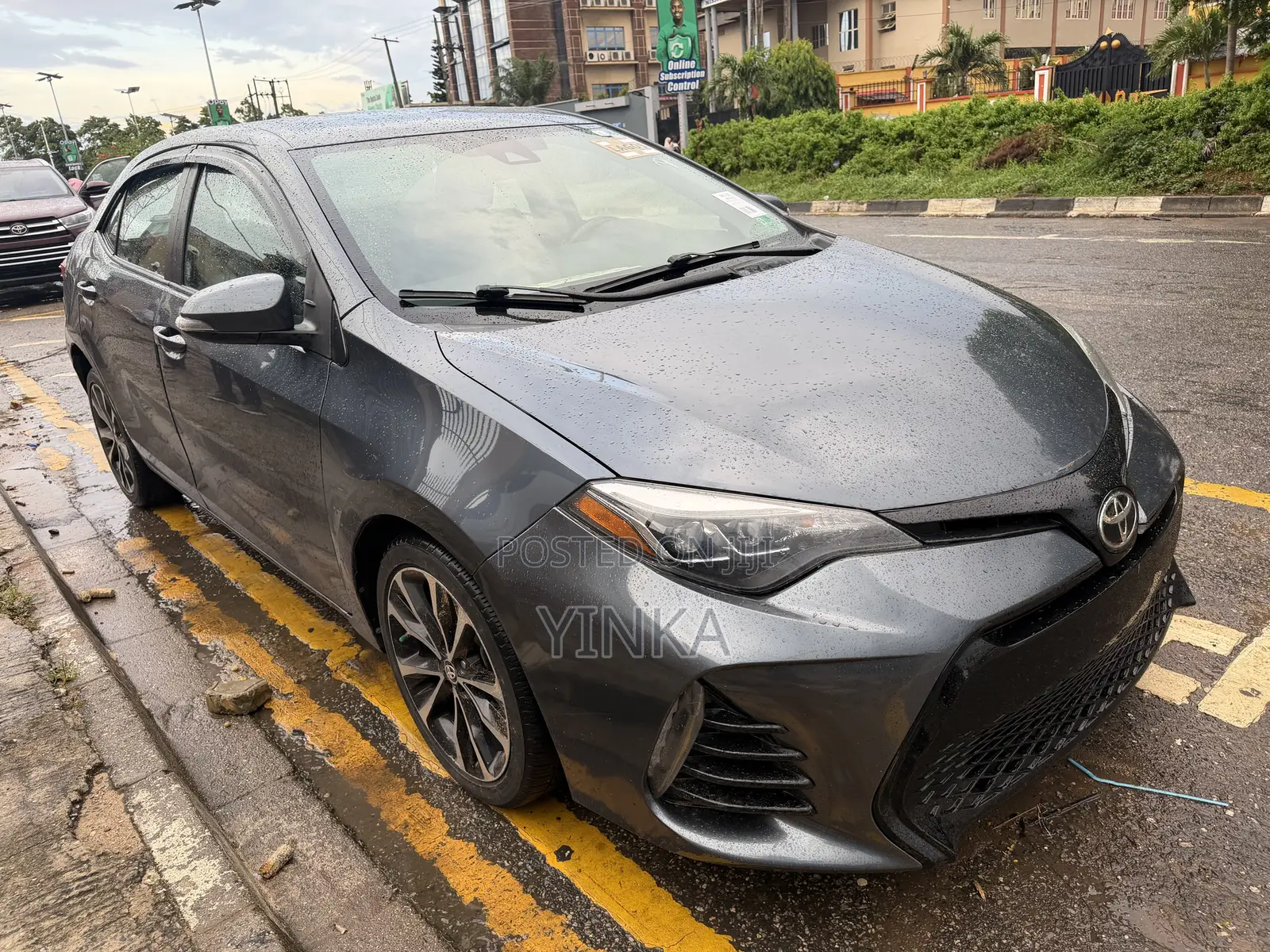 Toyota Corolla SE Special Edition 4dr Sedan (1.8L 4cyl CVT) 2017 Gray