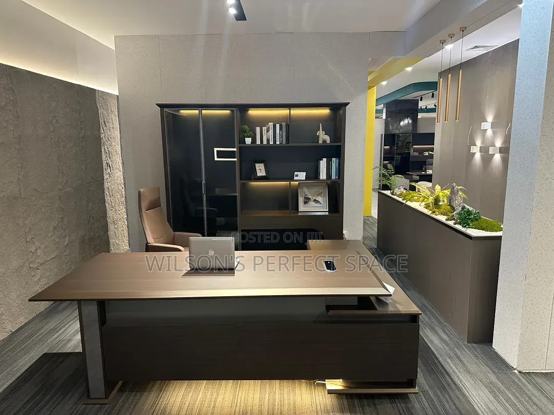 1.8 Meter Top Executive Office Table With Extension and Led Lights.
