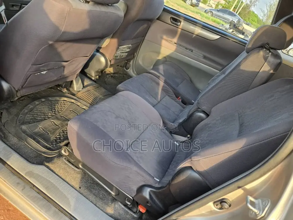 Toyota Avensis Verso 2.0 Petrol 2003 Gold