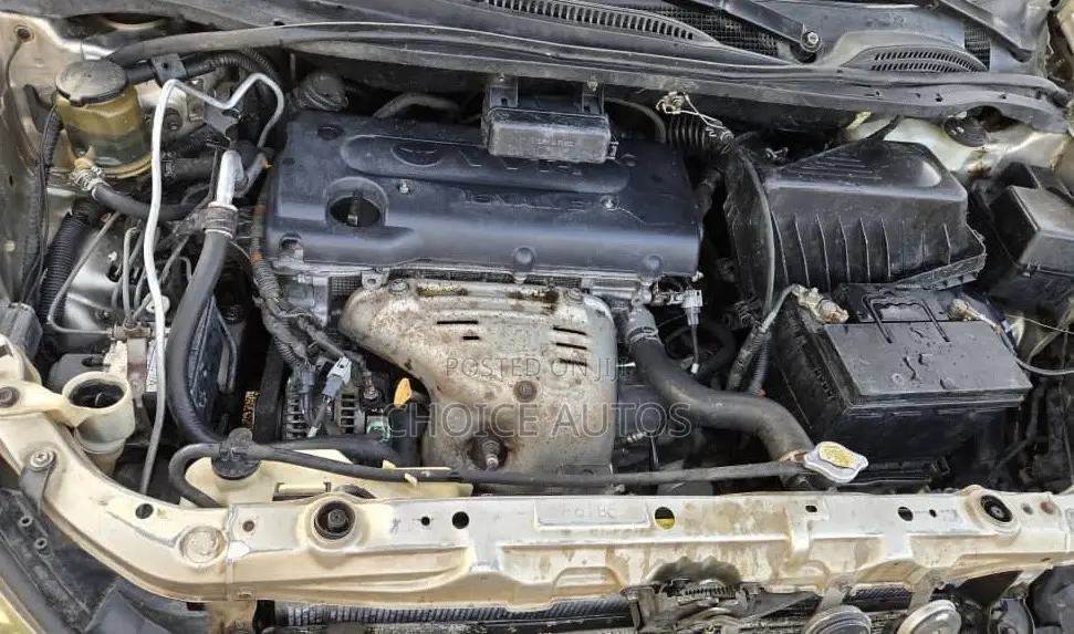 Toyota Avensis Verso 2.0 Petrol 2003 Gold