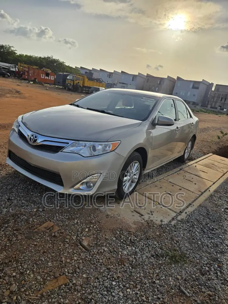 Toyota Camry 2014 Gold