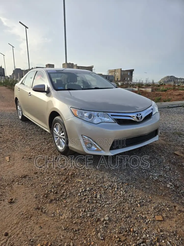 Toyota Camry 2014 Gold