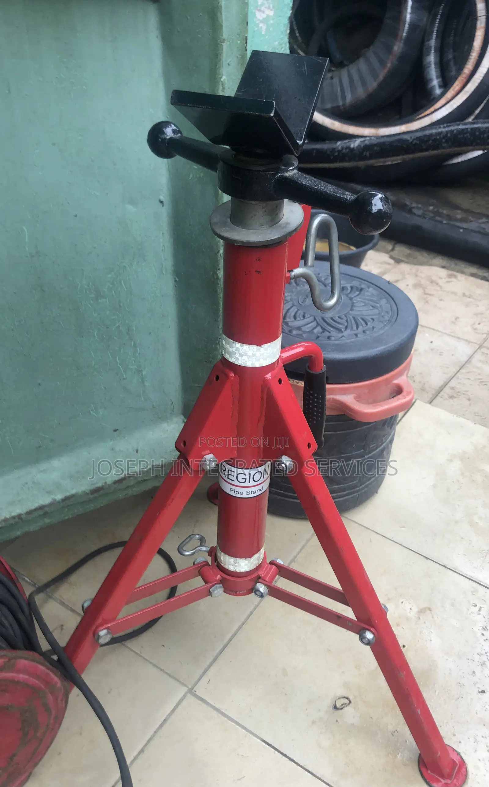 Red Region-Branded Industrial Pipe Stand