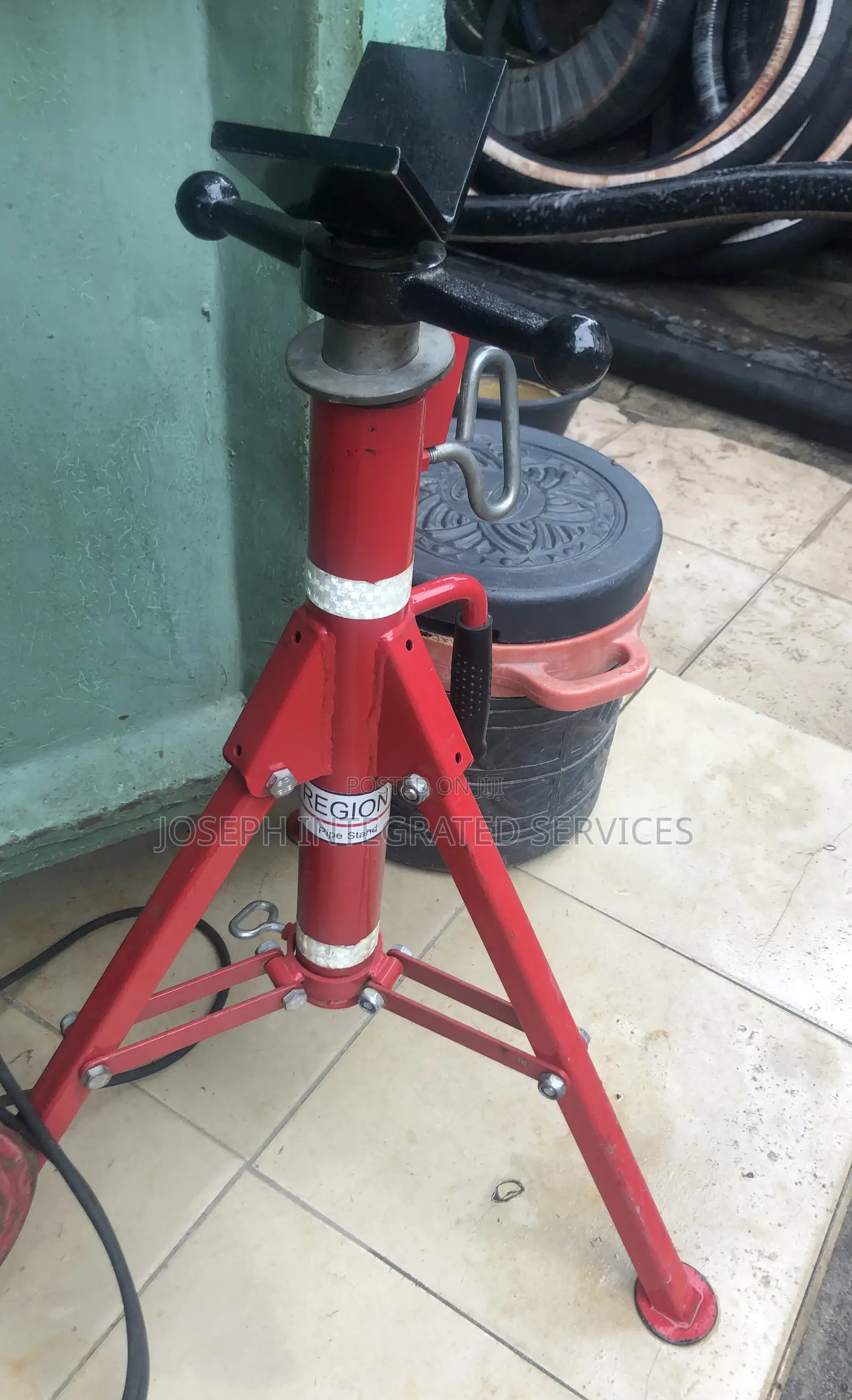 Red Region-Branded Industrial Pipe Stand