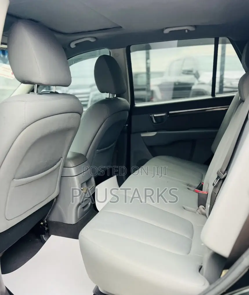 Hyundai Santa Fe 2011 Black