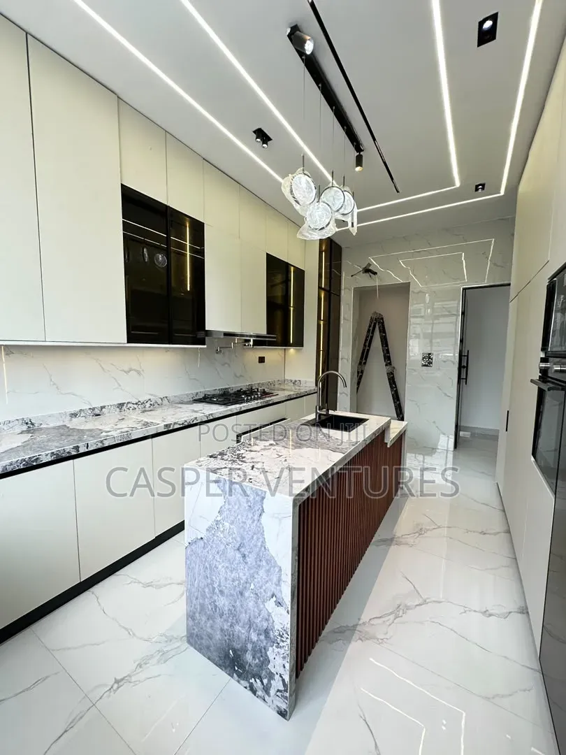 5bdrm Duplex in Freedom, Lekki Phase 1 for sale