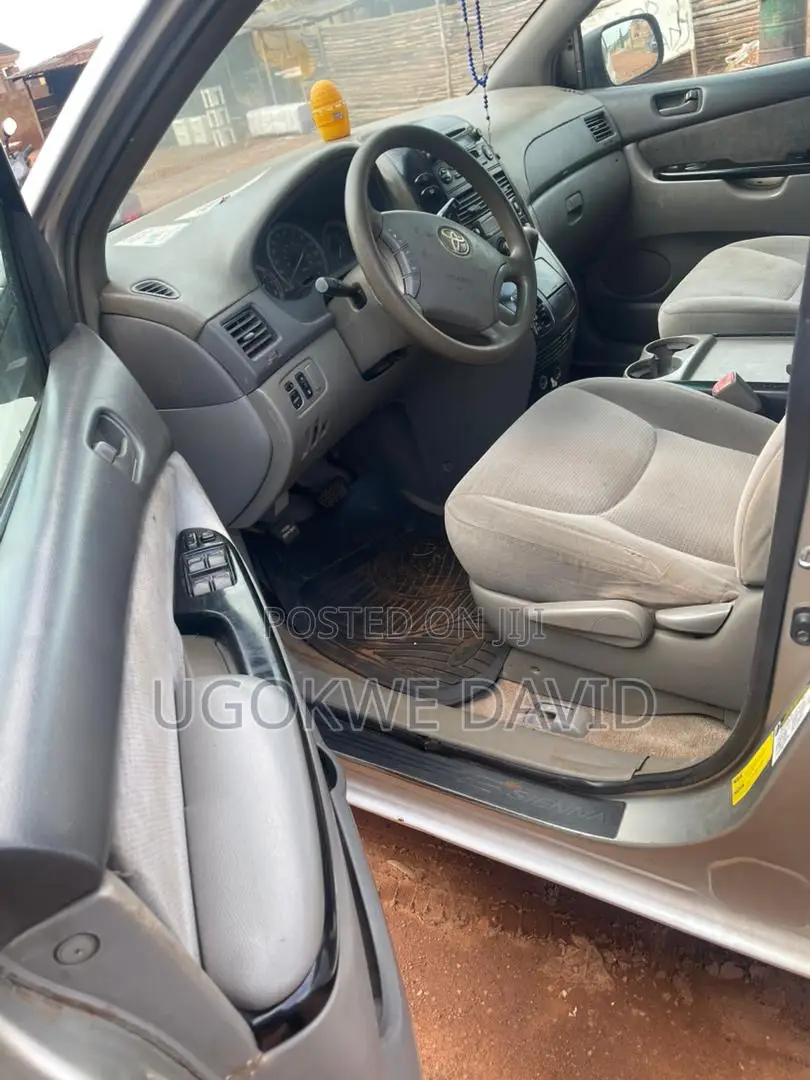Toyota Sienna 2006 White
