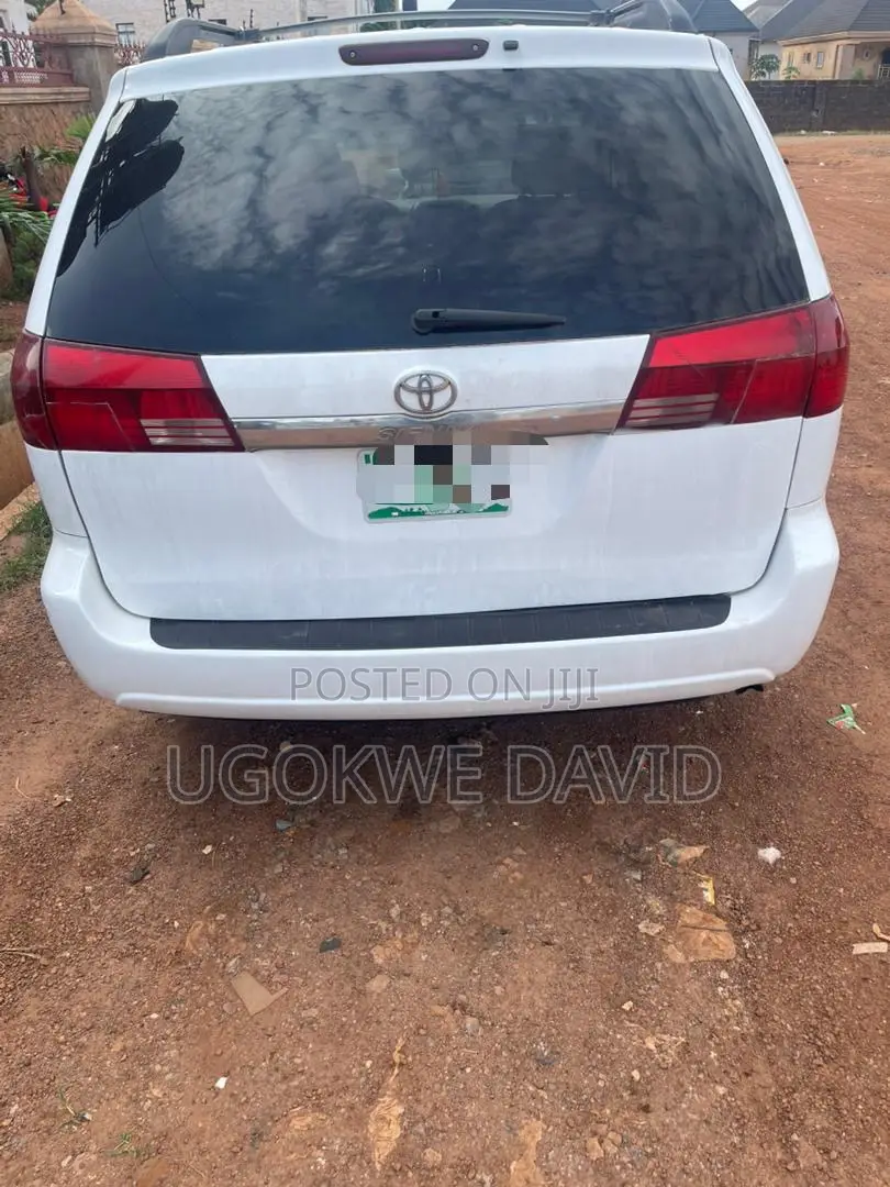 Toyota Sienna 2006 White