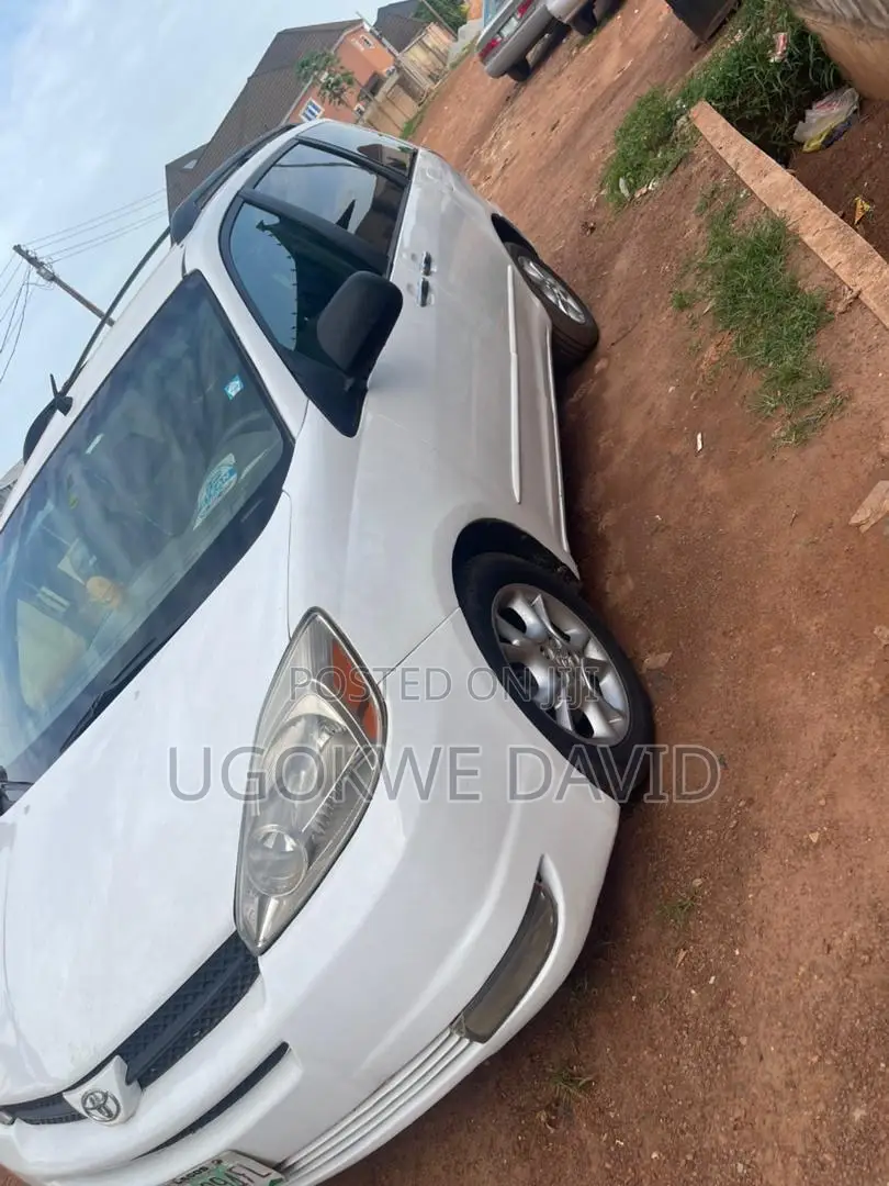 Toyota Sienna 2006 White