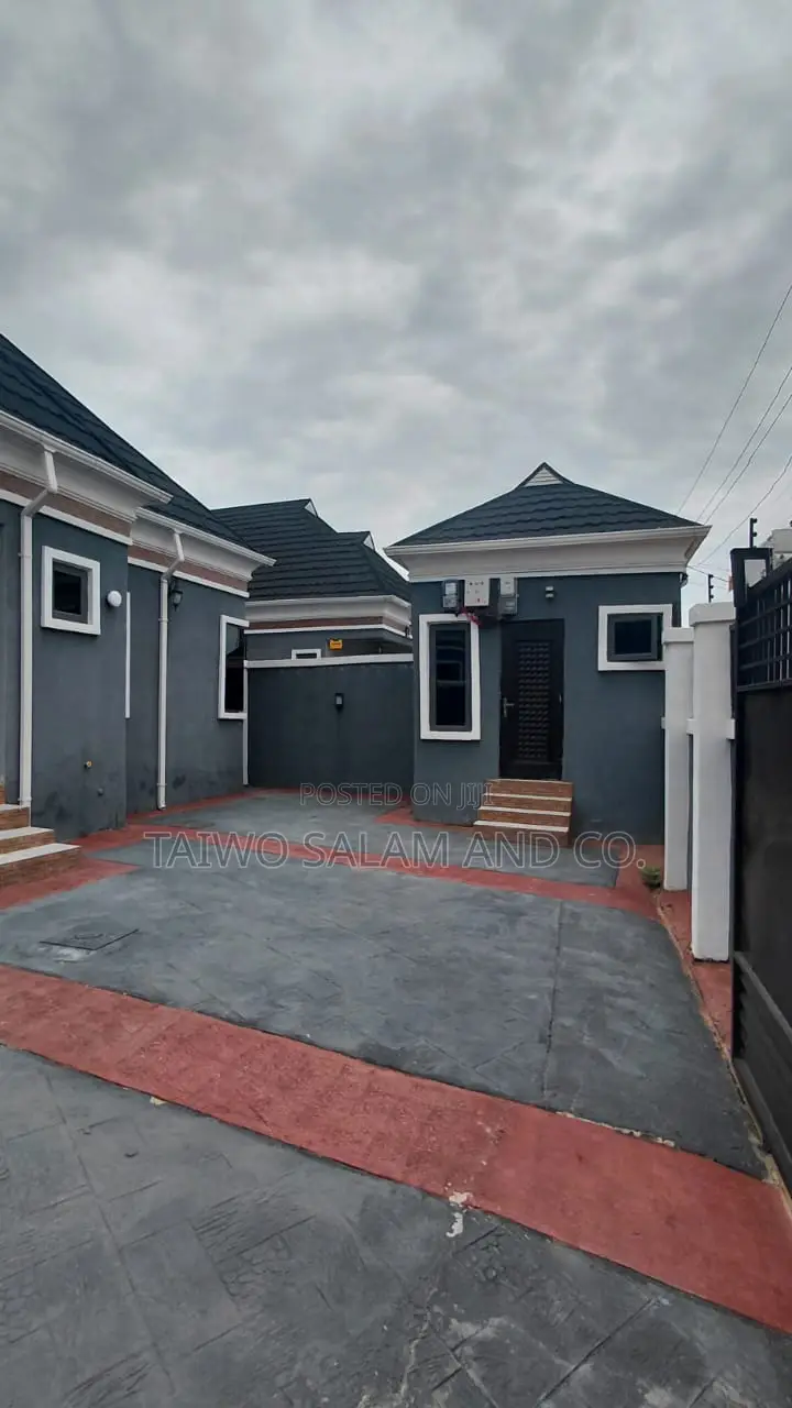 Furnished 3bdrm Bungalow in Jericho for sale