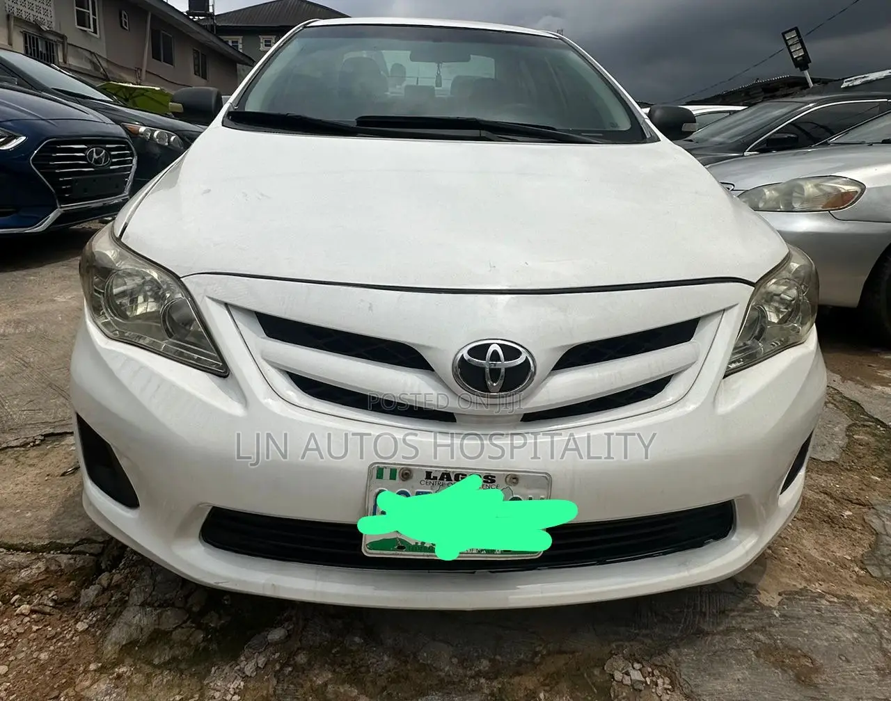 Toyota Corolla LE 4dr Sedan (1.8L 4cyl 4A) 2012 White