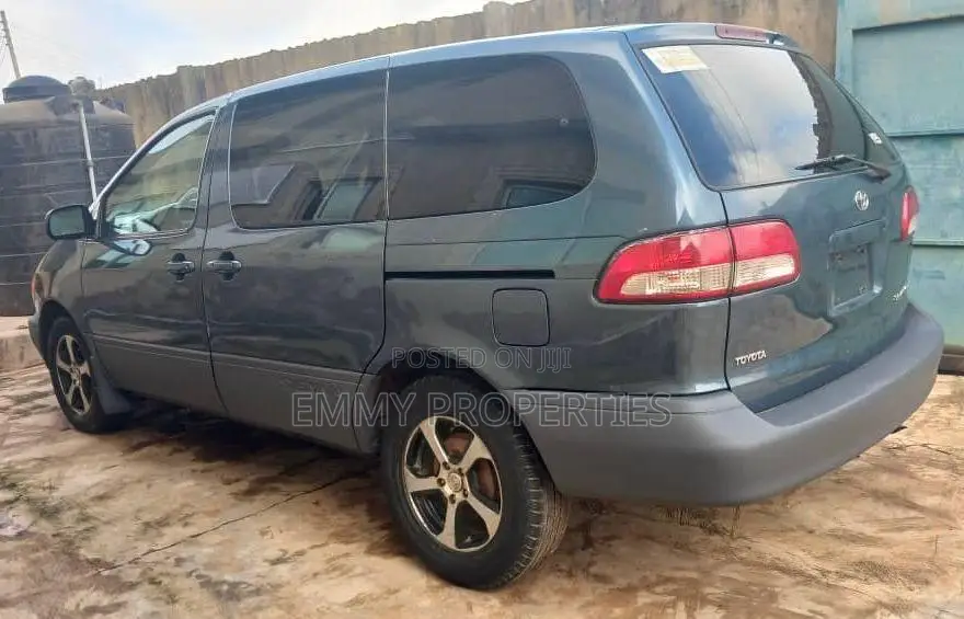 Toyota Sienna 2003 Blue