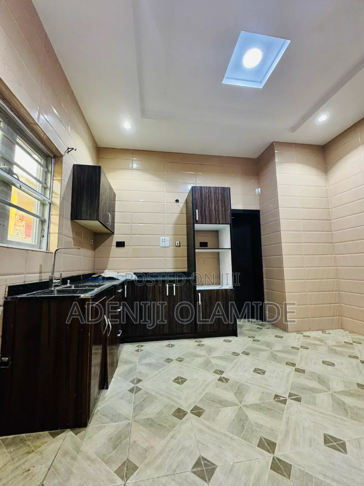 Furnished 4bdrm Duplex in Thomas Estate for sale