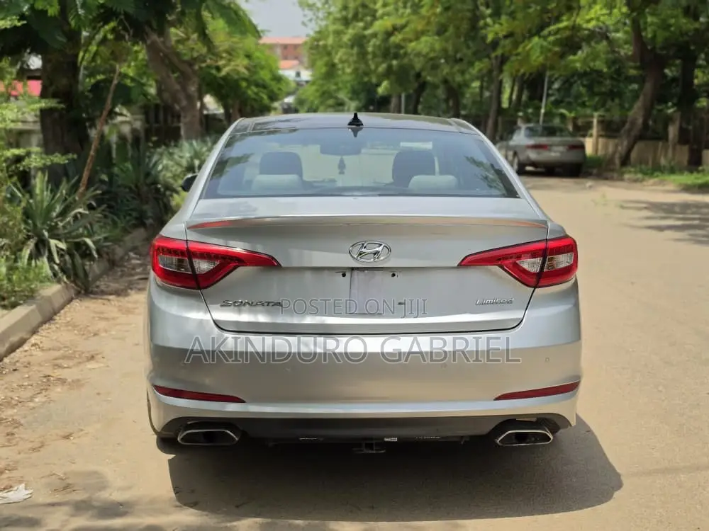 Hyundai Sonata Limited w/Brown Leather 4dr Sedan (2.4L 4cyl 6A) 2015