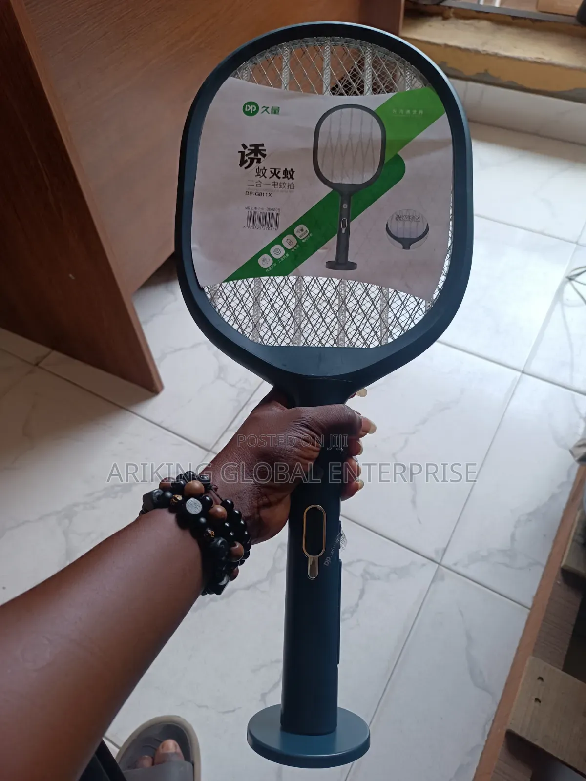 Rechargeable Electric Mosquito Swatter, and a Usb Charging Cable.