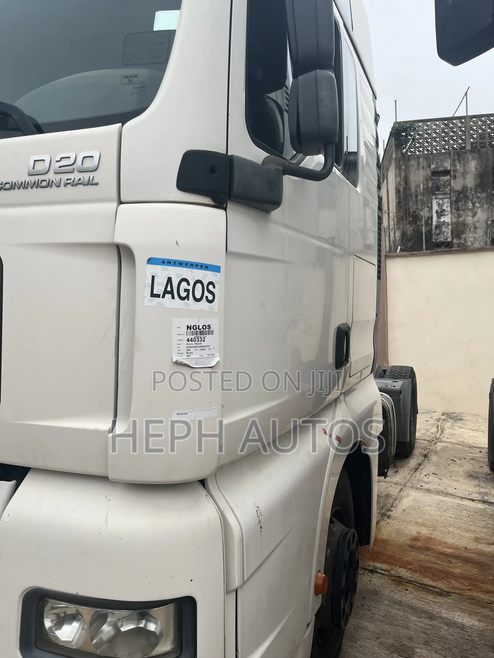 Man Trailer Head