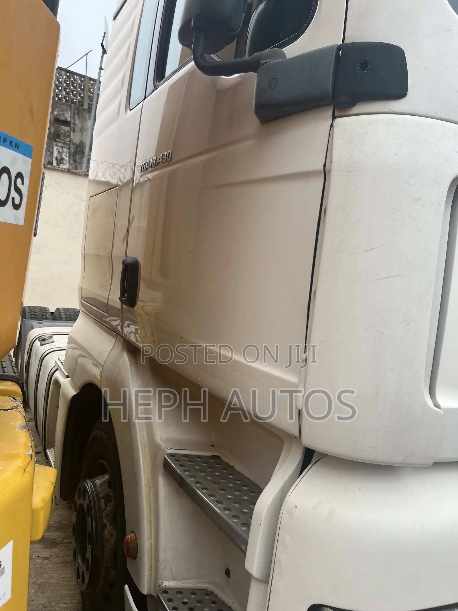 Man Trailer Head