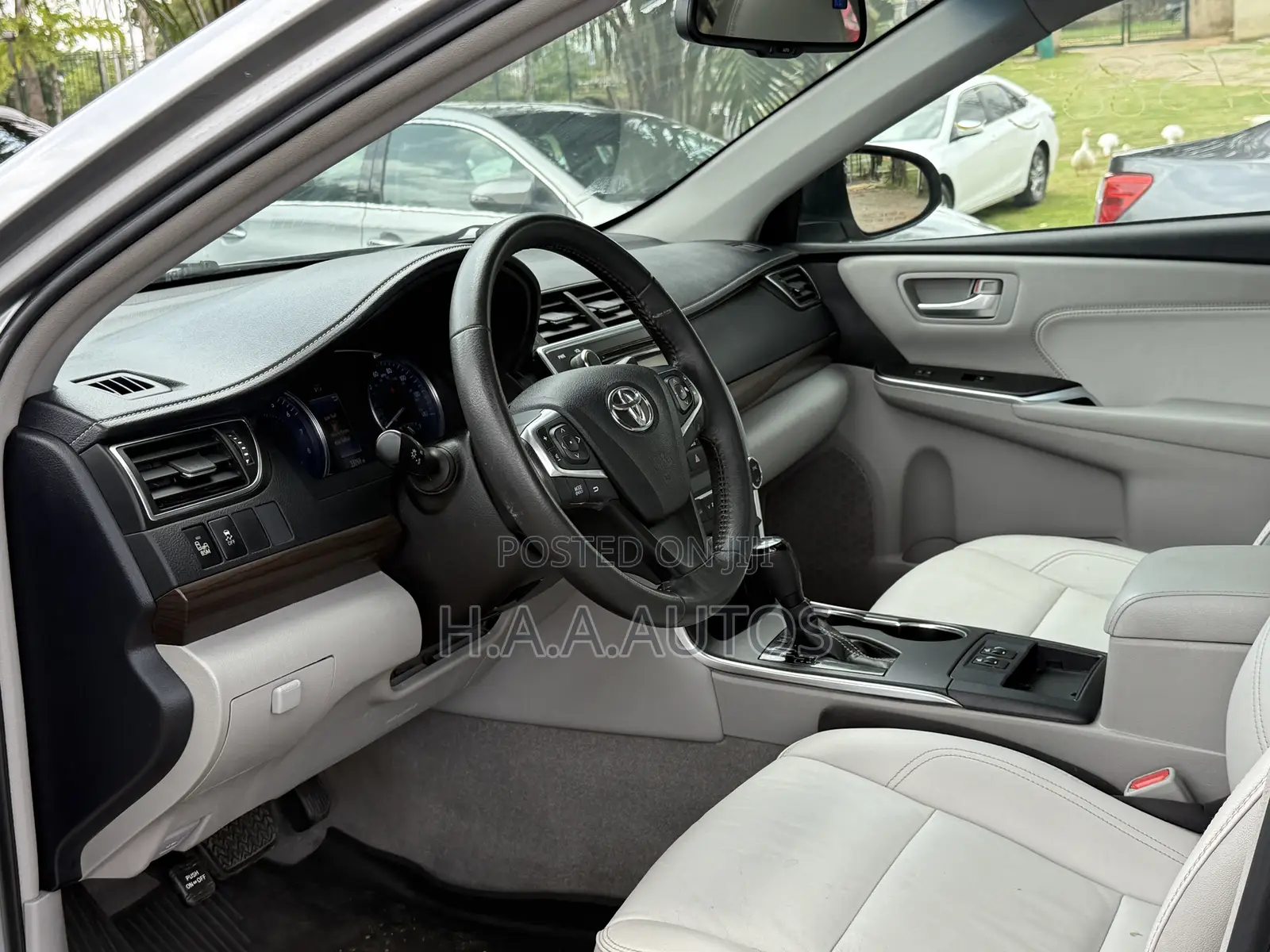 Toyota Camry XLE 4dr Sedan (3.5L 6cyl 6A) 2017 Silver