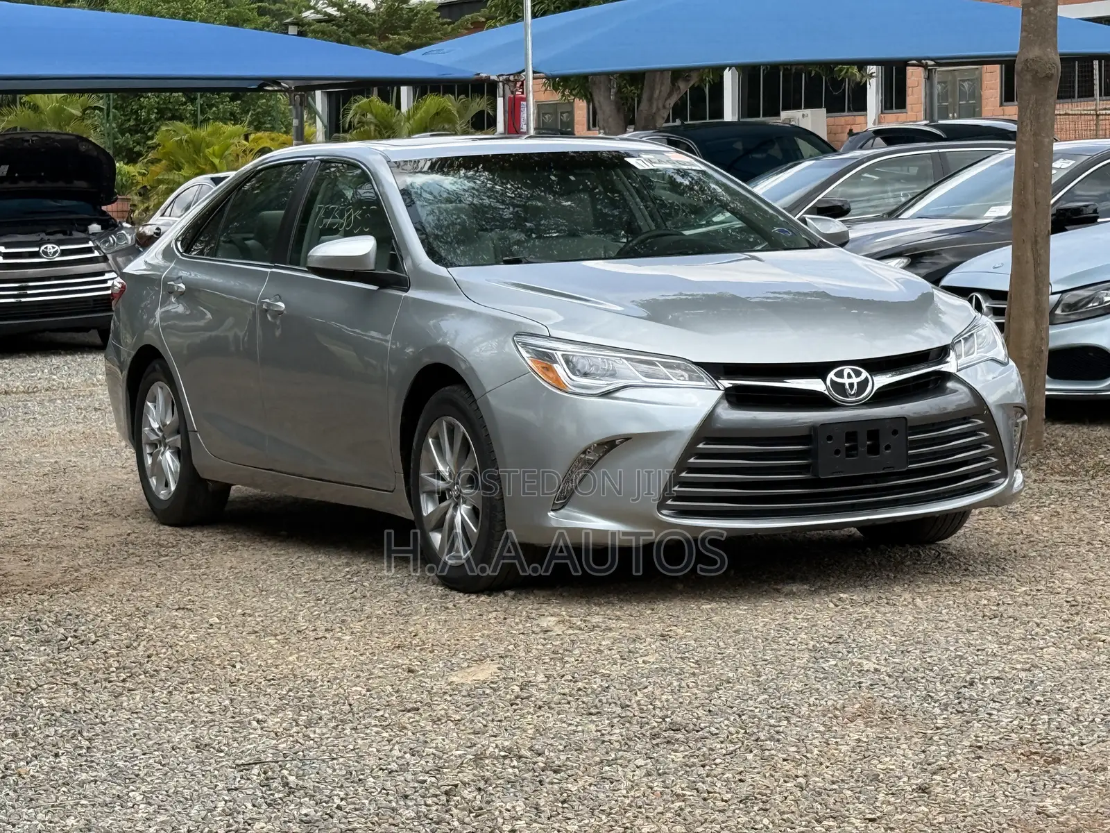 Toyota Camry XLE 4dr Sedan (3.5L 6cyl 6A) 2017 Silver