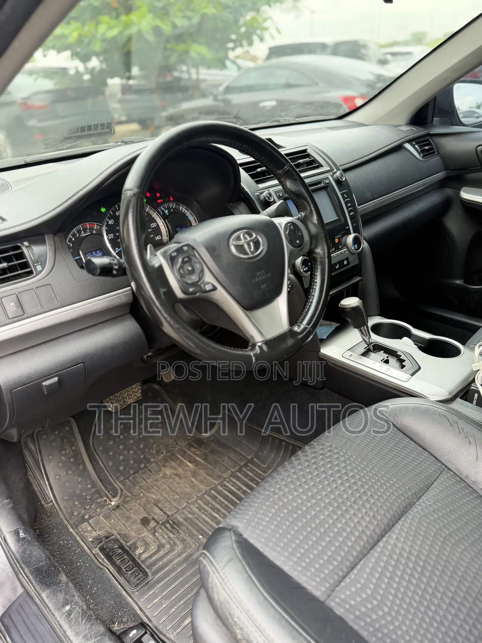 Toyota Camry SE 4dr Sedan (2.5L 4cyl 6A) 2012 Gray