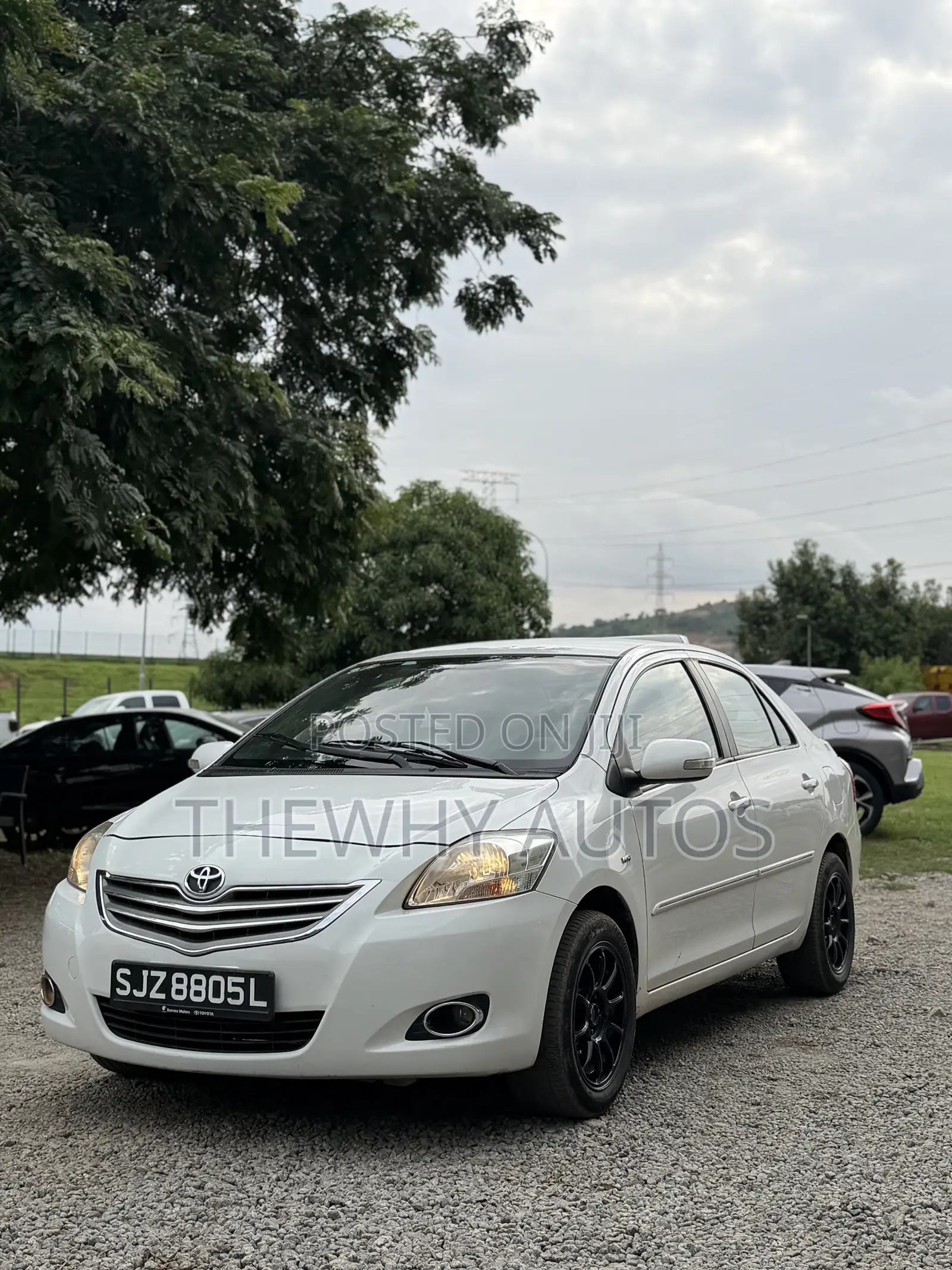 Toyota Yaris Base Sedan 4dr 2010 White