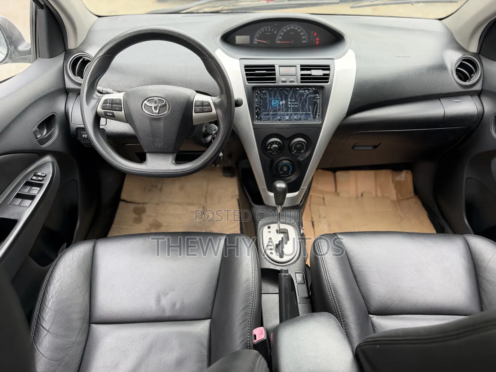 Toyota Yaris Base Sedan 4dr 2010 White